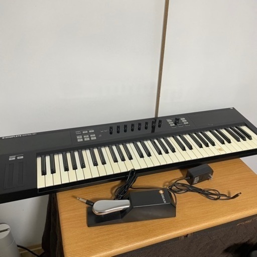訳有品　ネイティブインストゥルメンツ Kontrol S61 MIDIキーボード