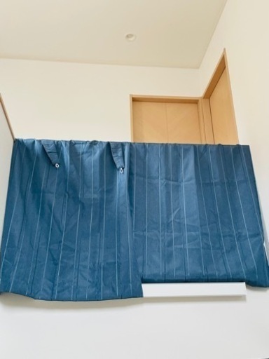 カーテン　青　横約80×縦約150