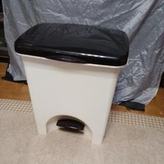 未使用★足踏み  ゴミ箱  15L ダストボックス