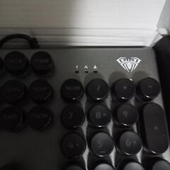  AULA ゲーミング キーボードの画像