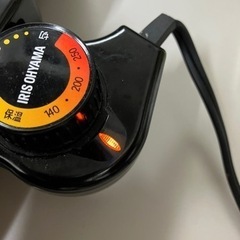 ☆値下げ☆K2404-863 アイリスオーヤマ 網焼き風ホットプレート APA-135-T 通電確認済み 2018年製 取説なし 中古の画像