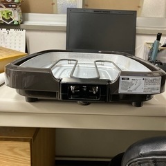 ☆値下げ☆K2404-863 アイリスオーヤマ 網焼き風ホットプレート APA-135-T 通電確認済み 2018年製 取説なし 中古の画像