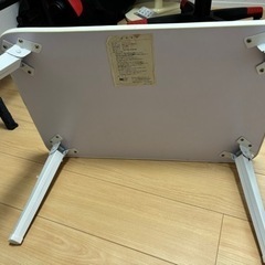 ベッド用小テーブルの画像