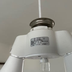 無料　二灯用ペンダントソケット　LED電球つき　引き渡し希望　29日15時から19時の間、明日の朝7時から10時　の画像