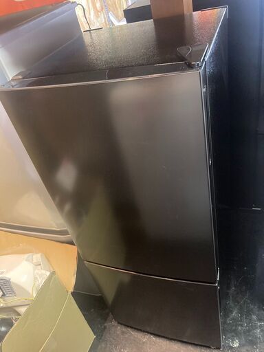 ☆中古￥12,800！maxzen　117㍑2ドア冷蔵庫　家電　2023年製　JR117ML01GM型　幅47㎝ｘ奥行52㎝ｘ高さ114㎝　【BD206】