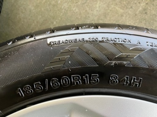 車のパーツ タイヤ、ホイール