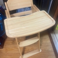 取引き中。
テーブル付き椅子