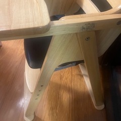 取引き中。
テーブル付き椅子の画像