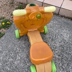 オモチャ、アンパンマンの車の画像