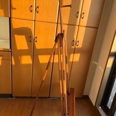 イーゼル　額縁立ての画像