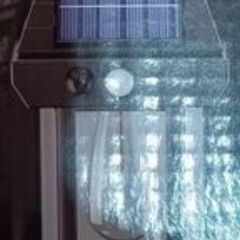 ソーラーセンサーライト　光＆人感センサー　太陽光発電　屋外　野外...