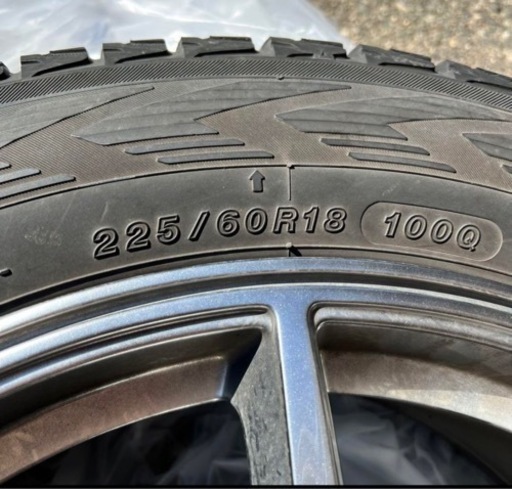 車のパーツ タイヤ、ホイール