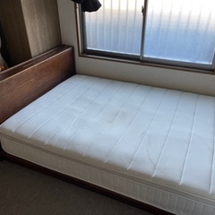 ダブルベッド　マットレス　フレーム付き