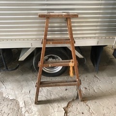 レトロ家具の買取(食器棚、タンス、イス) − 愛知県