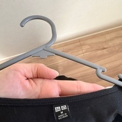 ユニクロ 黒ワンピースの画像