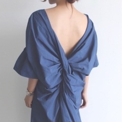 未使用　　ネイビー　バックツイストワンピースの画像