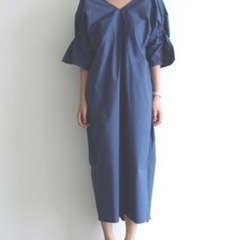 未使用　　ネイビー　バックツイストワンピースの画像