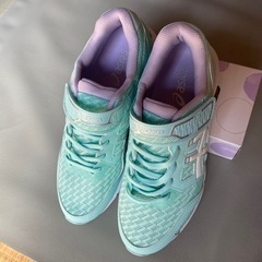 新品　靴/バッグ 靴 スニーカーの画像