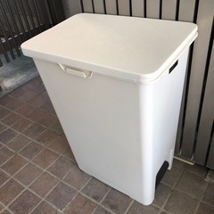 足踏みゴミ箱