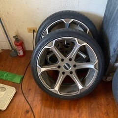 車のパーツ タイヤ、ホイールの画像