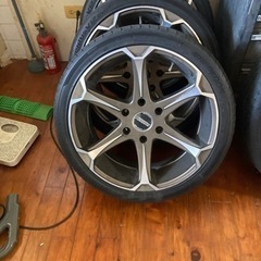 車のパーツ タイヤ、ホイールの画像