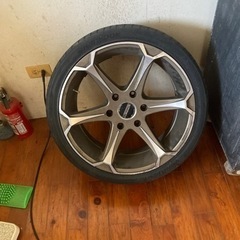 車のパーツ タイヤ、ホイールの画像