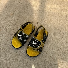 サンダル　水遊び