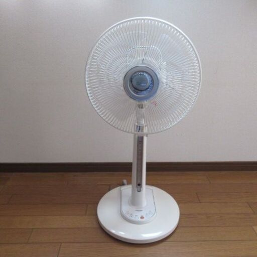 扇風機：TOSHIBA　リビング扇風機　F-LN7