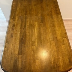 ダイニングテーブルの画像