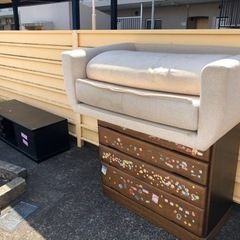 ソファー、タンス、布団、その他の画像