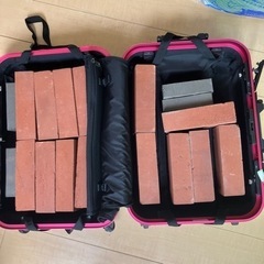 レンガとスーツケース（難あり）