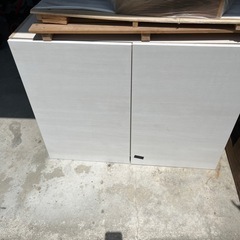 工具類やテーブルや棚セットの画像