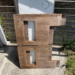 工具類やテーブルや棚セットの画像