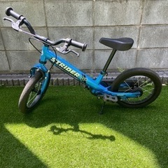 ストライダー14x ヘルメット、スタンド付き