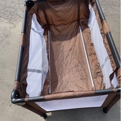 折りたたみ式 ベビーベッド ベビーサークル プレイヤード コマ付き ロック付き 簡単組み立て ハンモック式 カラーブラウンの画像