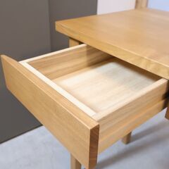 稀少なタモ材を使用した無印良品(MUJI)のパーソナルデスク