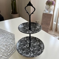 黒のレース柄アクセサリー置き