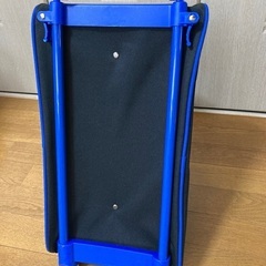 軽量のキャスター付きダッフルバッグの画像