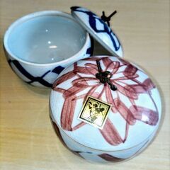 新品✨未使用　手描き　蓋付き湯呑み茶碗の画像
