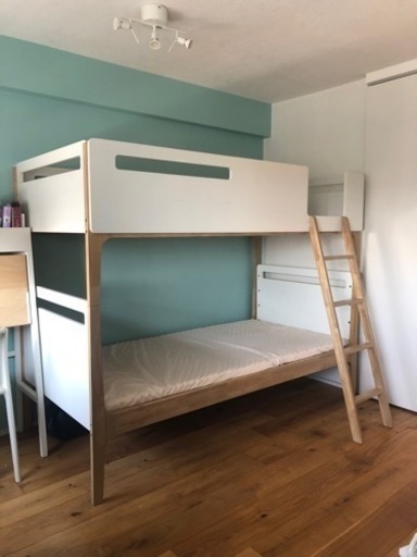 ベッド二段ベッド　北欧デザイン風