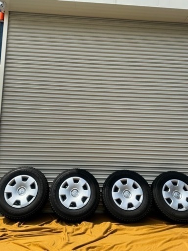 車のパーツ タイヤ、ホイール