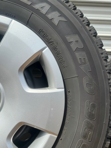 車のパーツ タイヤ、ホイール