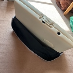 折りたたみ式マッサージベッド
