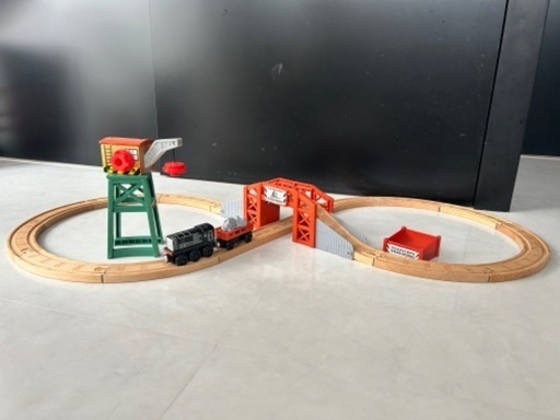 売れました//おもちゃ　トーマス　ディーゼルワークス木製