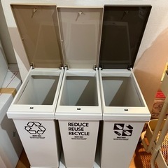 分別ゴミ箱　アスベル 横型 3分別 ワゴン 20L×3 ゴミ箱 1台 分別 中古 資源ゴミ 瓶 缶 燃えないゴミ 不燃ごみの画像