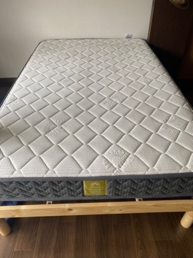 美品　セミダブルベッド＋マットレス