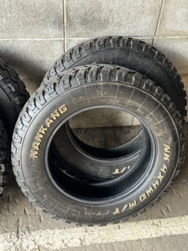 車のパーツ タイヤ、ホイール