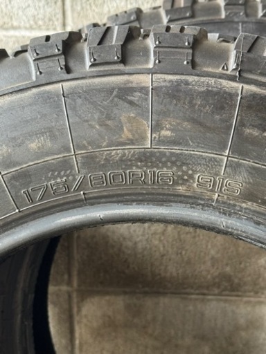 車のパーツ タイヤ、ホイール
