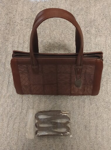 ハンドバッグ売ります（センザンコウ，アカシカ）