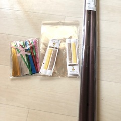ラッピンググッズ包装紙とカラフルラッピングタイ